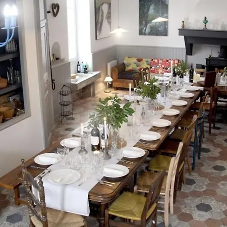 Vila Le Manoir D'amiel A Secret 16 Bedroom Garden Oasis For Groups Up To 30